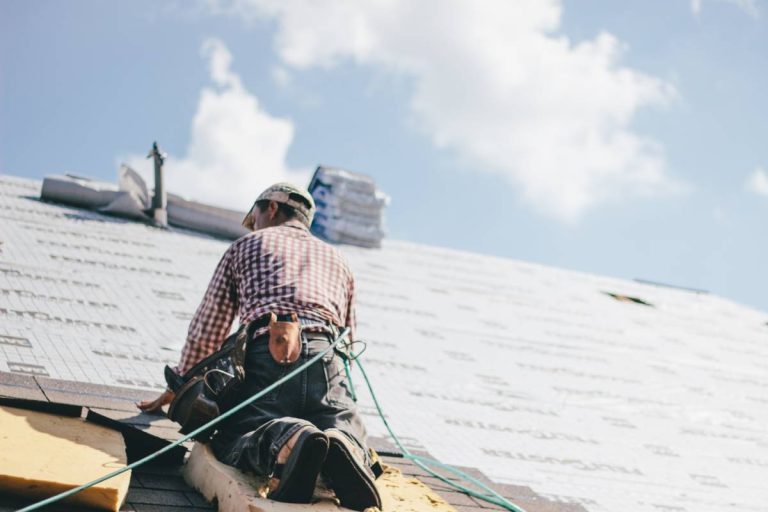 Is roofing a desired trade for foreigners in Australia? Do roofers need to be licensed? How much does the average roof tiler earn?